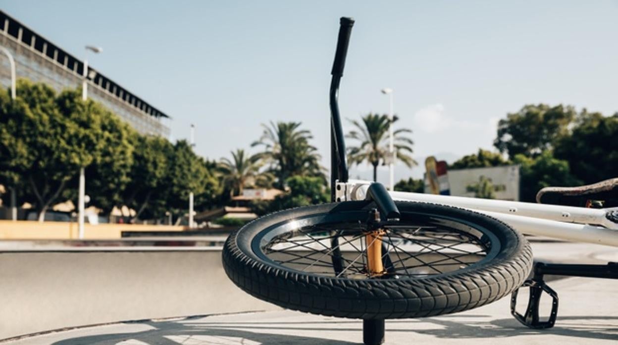 Hospitalizado un niño de 12 años tras caer con su bicicleta en Marchamalo