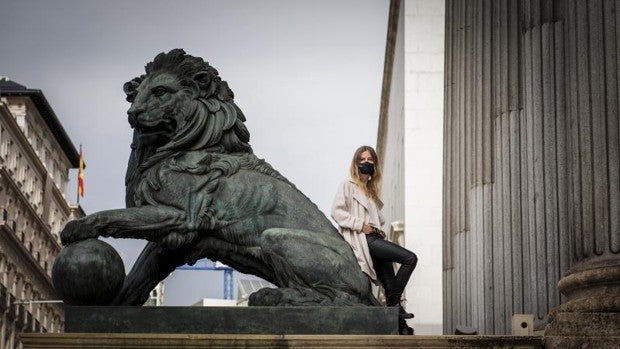 Bea Fanjul: «Soy monárquica hasta la médula y católica, una mujer de bien»