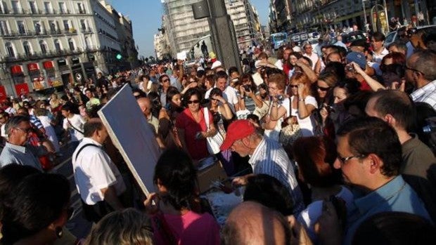 Antonio López volverá este verano a la Puerta del Sol a pintar el cuadro que inició en 2010