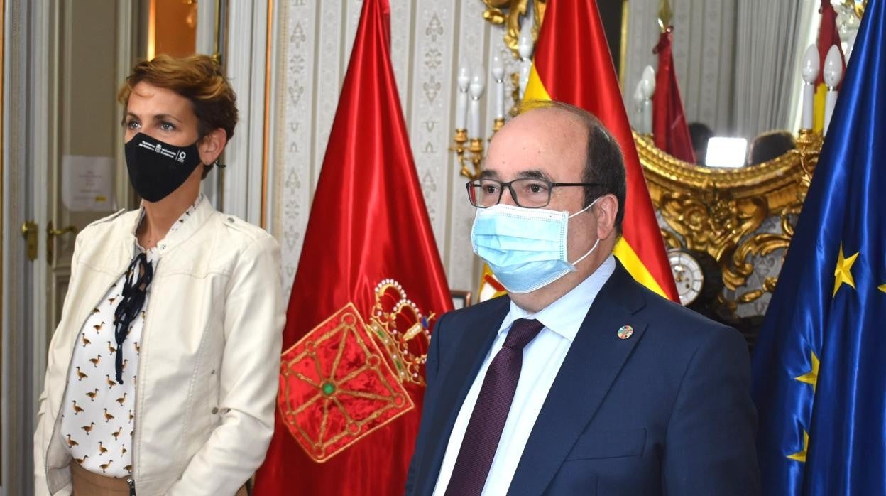 La presidenta de Navarra, María Chivite, y el ministro de Política Territorial, Miguel Iceta.