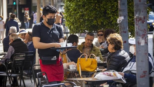 Nuevas restricciones por el coronavirus en Valencia ante la bajada de la incidencia