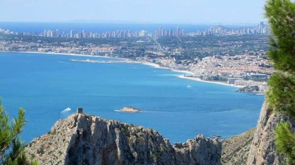 Vista panorámica de la costa en Altea (Alicante)