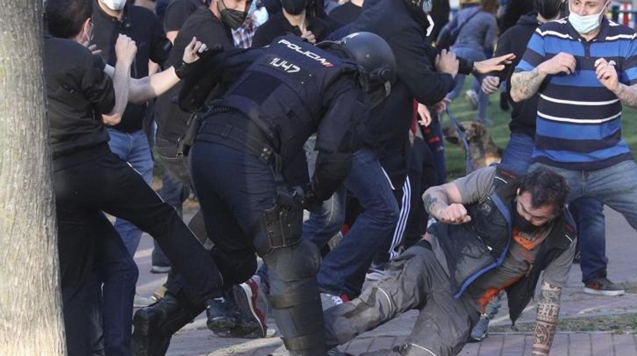 Altercados de radicales el 7 de abril en Vallecas, en un mitin de Vox