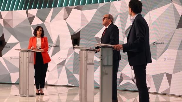 Ayuso capea los envites de sus adversarios y Gabilondo tiende la mano a Iglesias