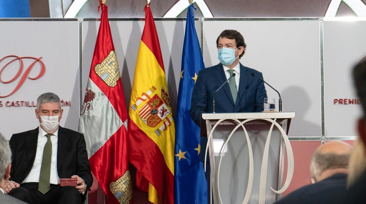 El presidente de la Junta, Alfonso Fernández Mañueco, durante la entrega de los Premios Castilla y León y la Medalla de Oro