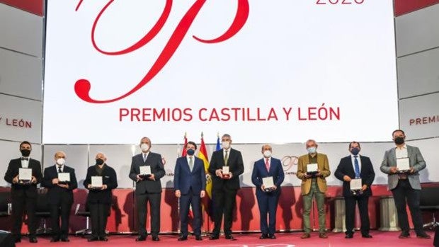 La Comunidad reconoce a siete referentes por sus méritos, esfuerzo, trayectoria y compromiso social