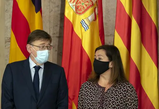 Imagen del presidente de la Generalitat, Ximo Puig, y la presidenta de las Islas Baleares, Francina Armengol, durante su encuentro este miércoles en Valencia