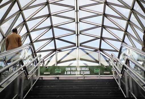 Cartel en la salida de la estación de Sol