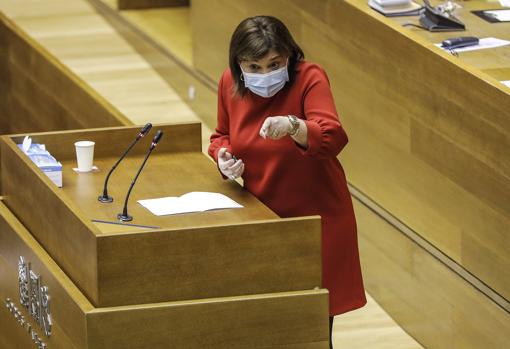 Imagen de la síndica del PP, Isabel Bonig, durante la sesión de control en las Cortes Valencianas