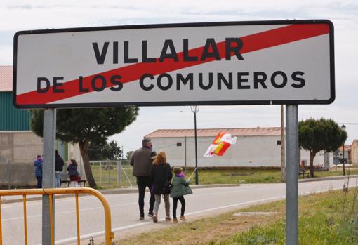 Un Villalar marcado por las mascarillas y la distancia