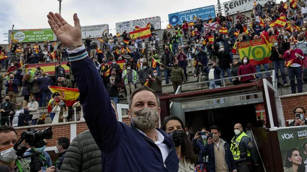 Abascal avisa a los indecisos del peligro de la «veleta azul» y recuerda el Gobierno de la «traición» de Rajoy