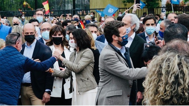 Casado abre la puerta del PP a «los votantes madrileños de Leguina, Felipe y Rubalcaba»