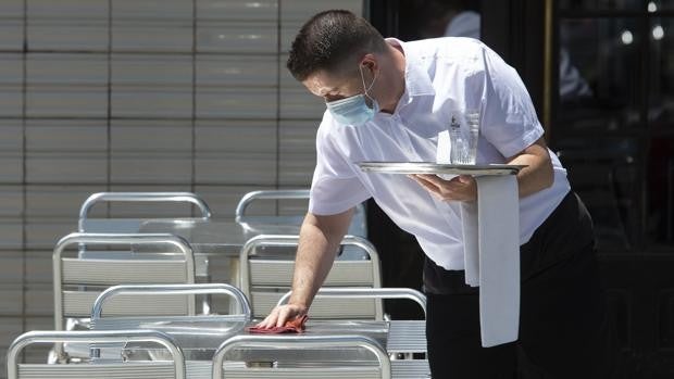 Cataluña plantea que la restauración abra de noche y en el exterior según el territorio