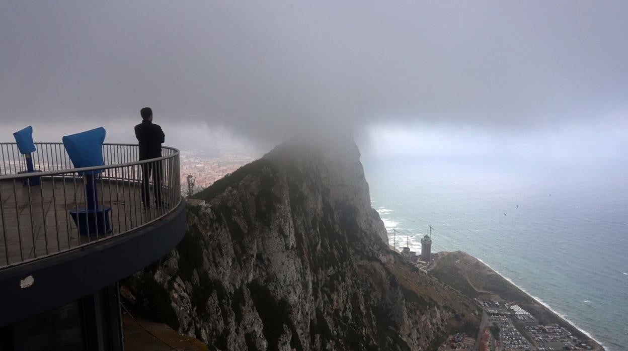 Panorámica de los terrenos ganados al mar desde uno de los miradores de Gibraltar