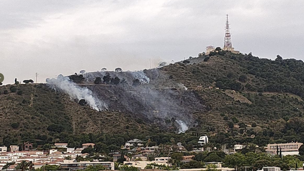 Declarado un incendio forestal en Collserola, a las puertas de Barcelona