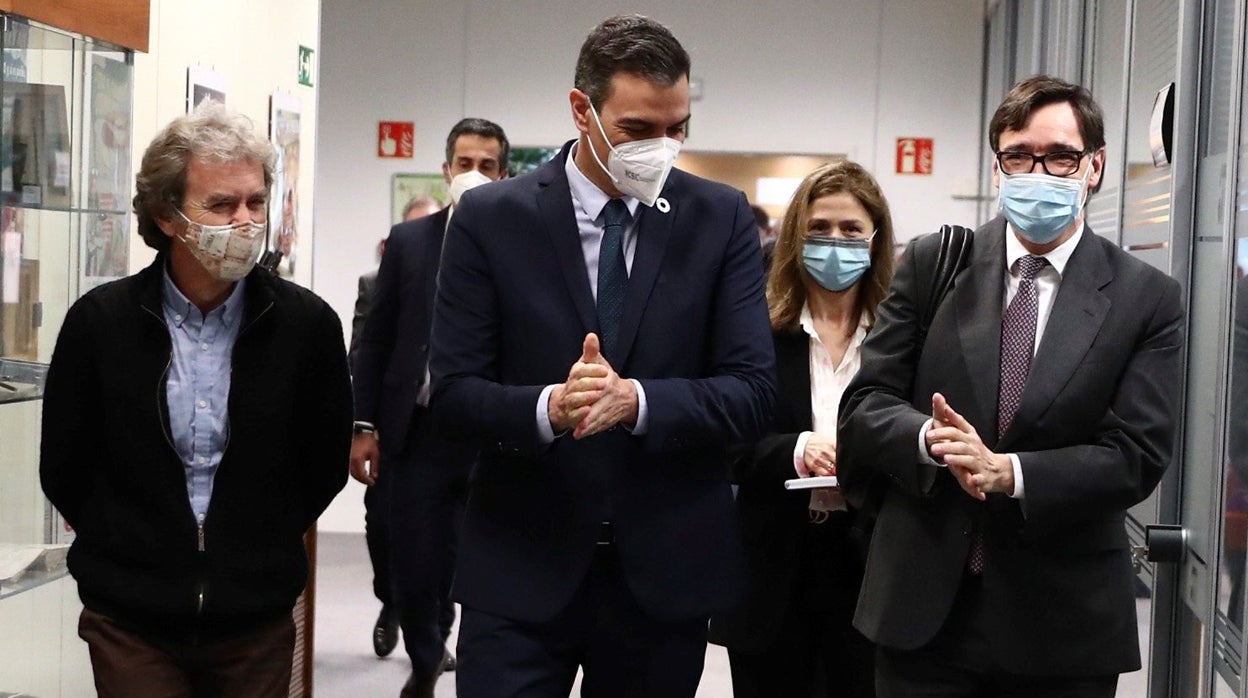 Sánchez, Illa y Simón, en enero durante una visita a la Agencia Española del Medicamento
