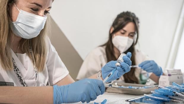 Las personas inmunizadas de coronavirus en Valencia ya superan a las contagiadas en toda la pandemia