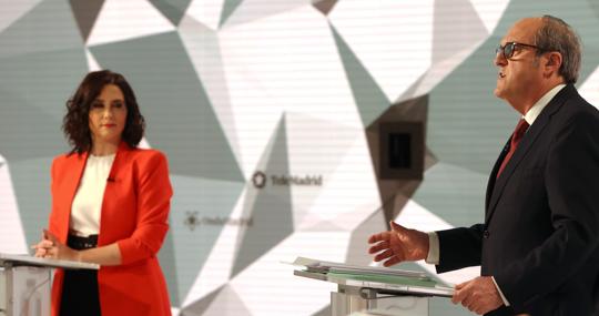 La líder del PP, Isabel Díaz Ayuso, y su homólogo del PSOE, Ángel Gabilondo, en el debate de Telemadrid