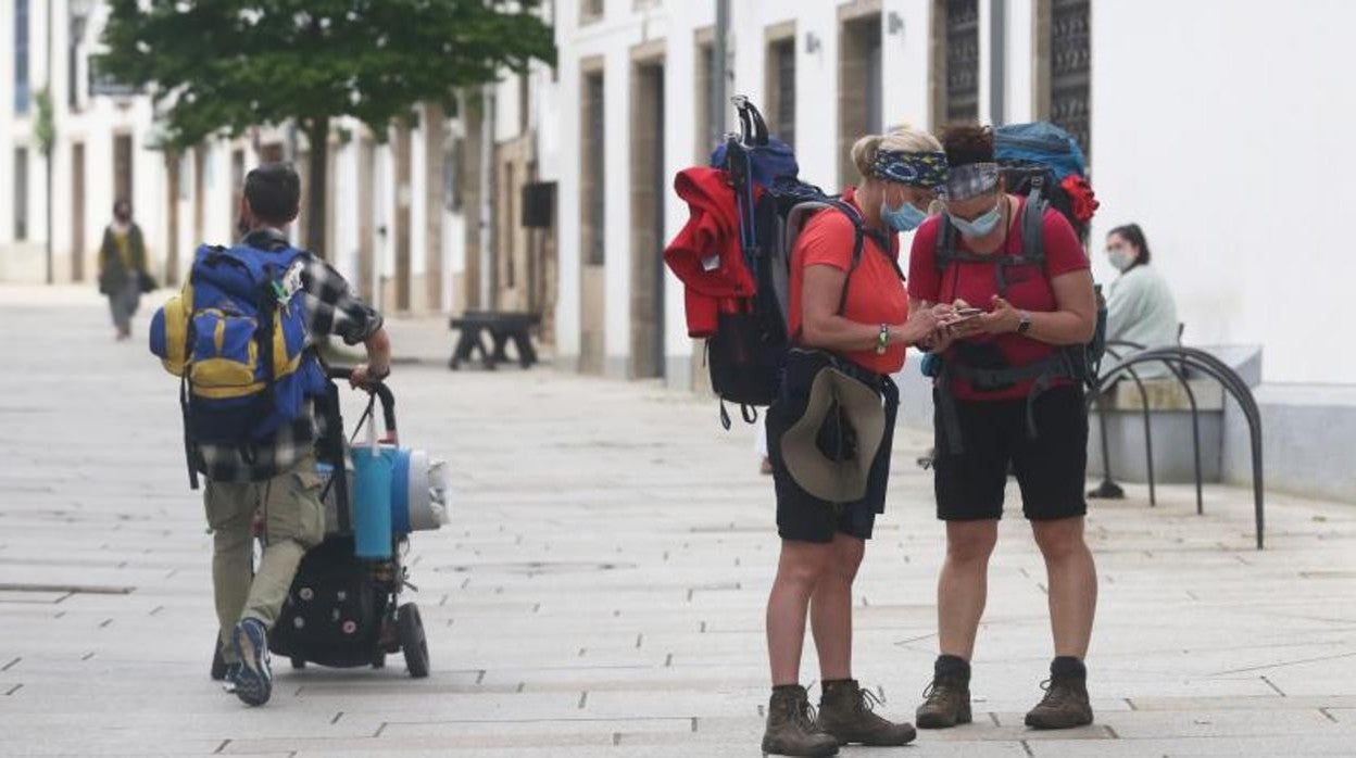 Peregrinos en Santiago de Compostela, una de las ciudades con menor incidencia del coronavirus