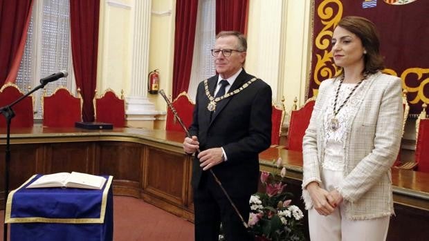 El presidente de Melilla denuncia ante la Fiscalía a Edmundo Bal por «injurias graves»
