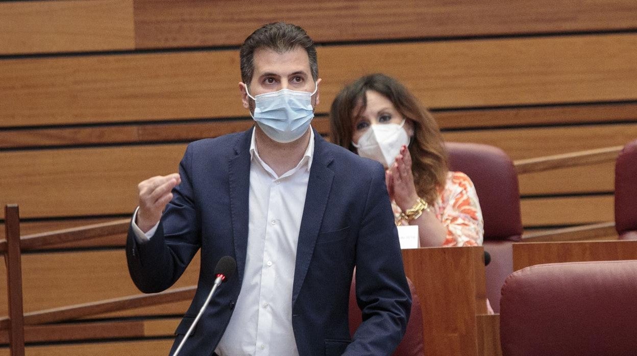 El socialista Luis Tudanca, ayer durante una de sus intervenciones en el pleno de las Cortes