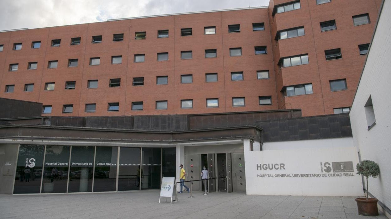 Trasladada al hospital una cuidadora social por una caída en la casa de Abenójar en la que trabajaba