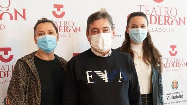 'Fotografía de una mujer delante de una casa', resistencia artística femenina frente al nazismo, llega al Calderón