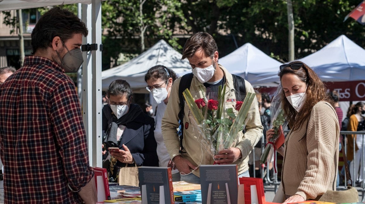 Parada de libros en el centro de Barcelona el pasado 23 de abril