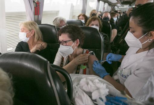 Imagen tomada este lunes en el interior de un autobús en Valencia