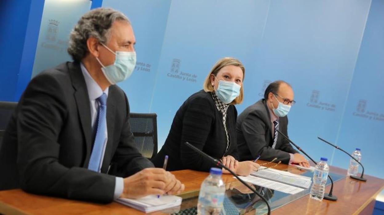 Isabel Blanco y su equipo, durante la presentación del borrador de la ley