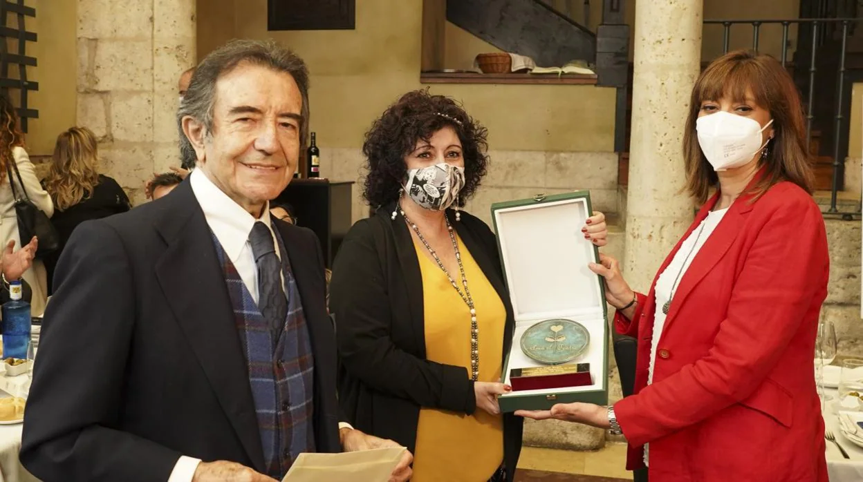 La cordobesa Ana Vega Burgos recoge el Premio de Poesía José Zorrilla gracias a su trabajo «Barras de luna»