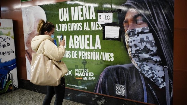 La Fiscalía recurre el archivo de la denuncia contra Vox por la instalación del cartel que ataca a los menas