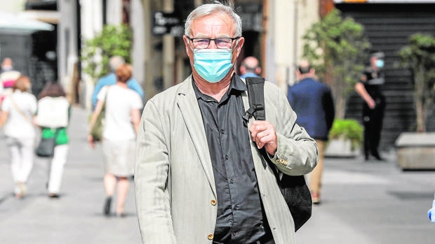 Joan Ribó proyecta instalar un monolito del 15M en la fachada del Ayuntamiento de Valencia