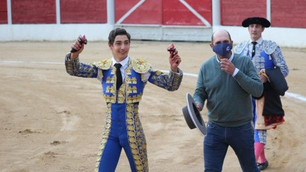 Nacho Torrejón, con cuatro orejas, brilla en Esquivias junto a los grises de La Quinta