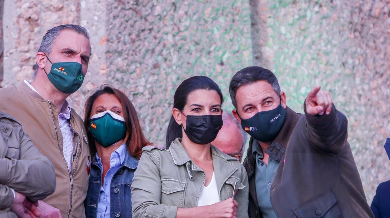 Rocío Monasterio junto a Ortega Smtih y Santiago Abascal en la Plaza de Colón