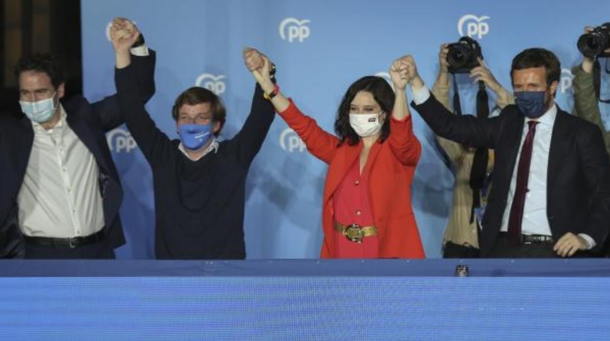 Los dirigentes populares celebran su victoria en las elecciones de Madrid