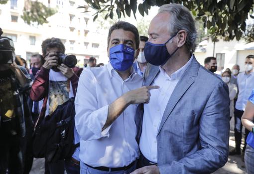 Imagen de Carlos Mazón junto al expresidente de la Generalitat Alberto Fabra este viernes en Valencia