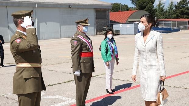 La Reina agradece a las Fuerzas Armadas su «dedicación y servicio durante la pandemia»