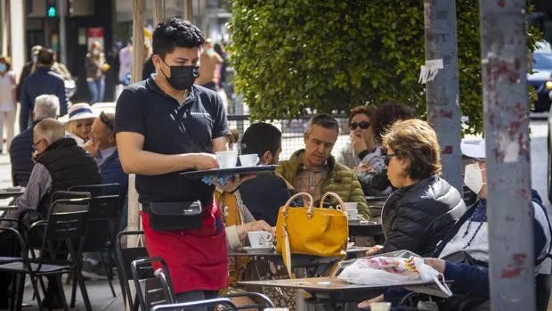 Los hosteleros critican que la Generalitat Valenciana anuncie la nuevas restricciones horas antes de entrar en vigor