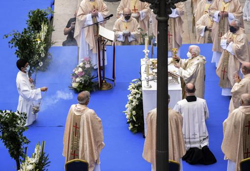 Imagen de la Missa d'Infants celebrada este domingo en la Plaza de la Virgen de Valencia