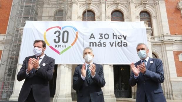 Las ciudades se ralentizan a 30 km/h en busca de una «movilidad sostenible» en «calles llenas de vida»