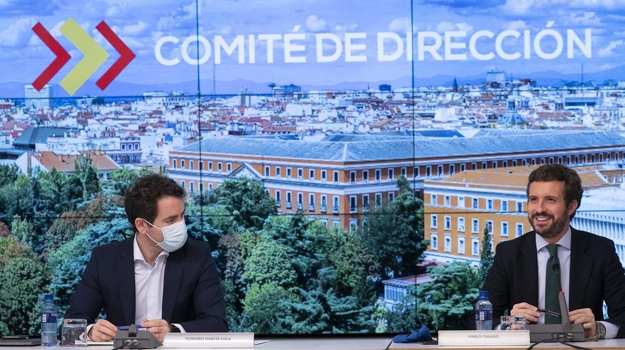 El secretario de Organización del PP, Teodoro García Egea (i)