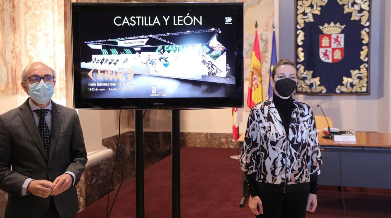 Javier Ortega y la directora general de Turismo, Estrella Torrecilla, durante la presentación del expositor de la Junta en Fitur