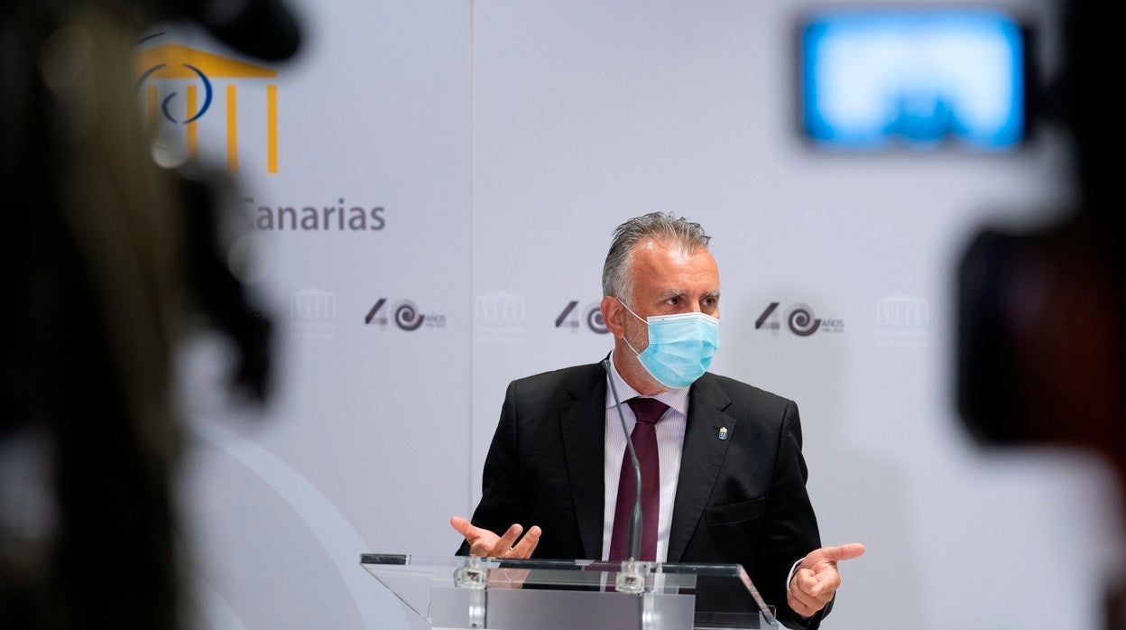 Ángel Víctor Torres durante la sesión del Parlamento de Canarias