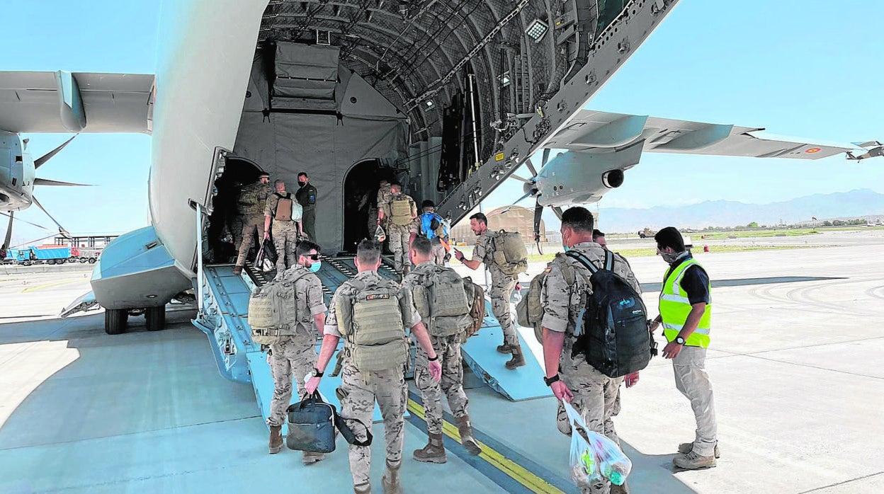 Militares españoles ponen rumbo a Afganistán