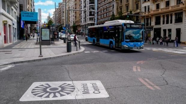 Almeida paraliza la tramitación de multas de Madrid Central pero las cámaras seguirán captando infractores