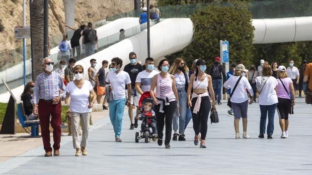 El coronavirus sigue remitiendo en Valencia antes de la llegada de turistas: sin muertos en la última semana