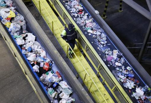 Cintas transportadoras en el Centro de Tratamiento de Residuos Urbanos de Zaragoza (CTRUZ), perteneciente al Ayuntamiento