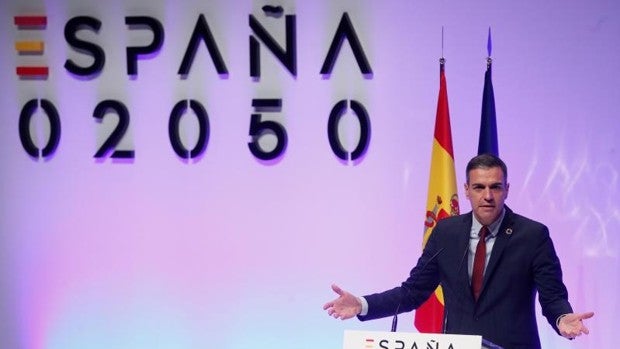 Sánchez ofrece un «diálogo nacional» para su plan 2050 en pleno choque con la oposición en 2021