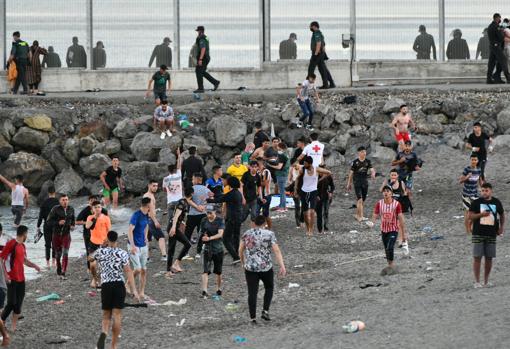 Bruselas forzó a Marruecos a cerrar la frontera ante la debilidad española